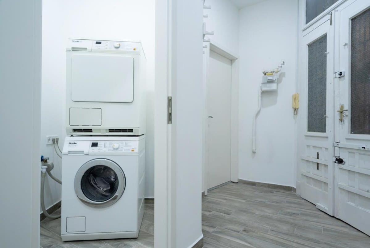 New Comfy Studio At Convenient Location Budapest Esterno foto
