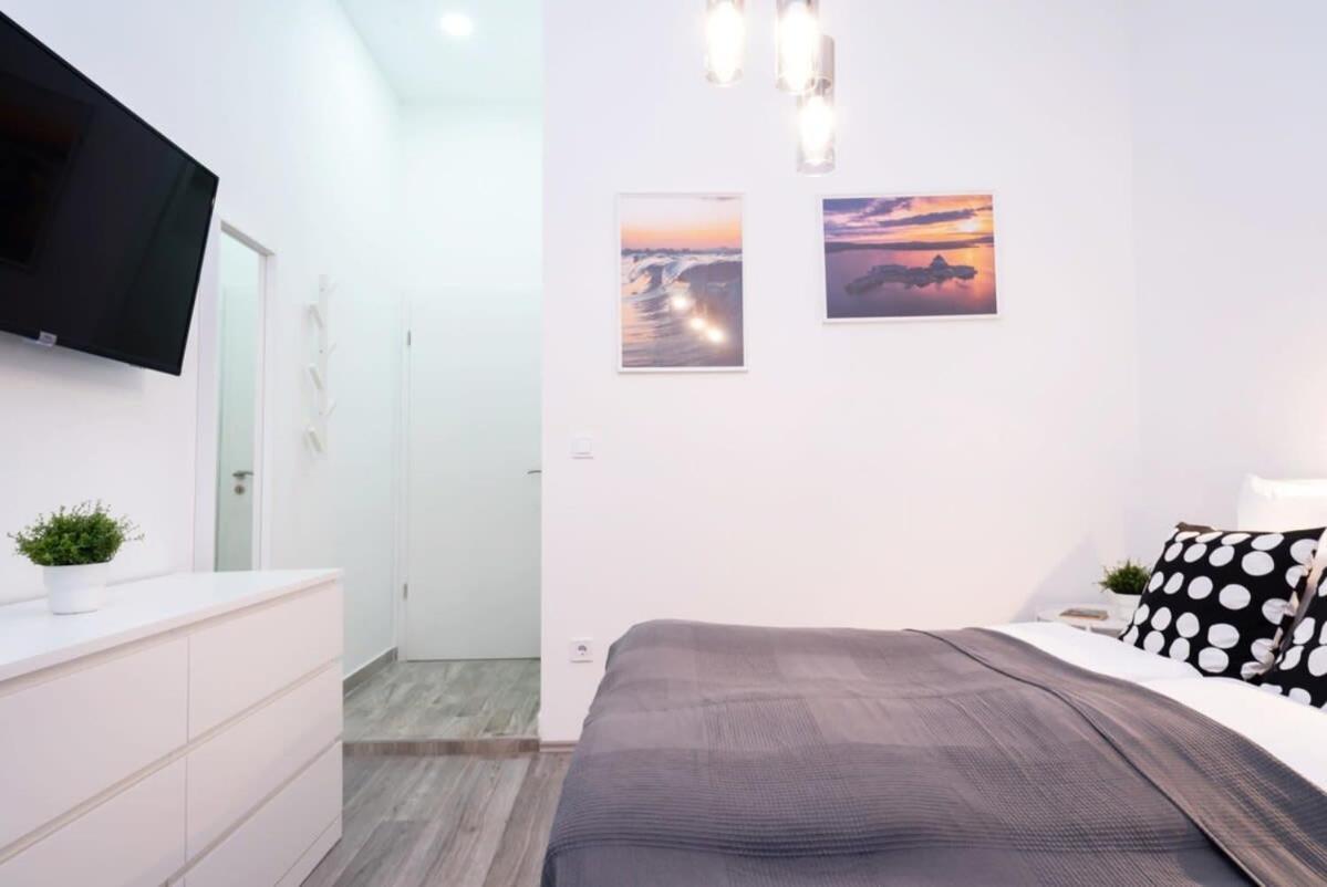 New Comfy Studio At Convenient Location Budapest Esterno foto