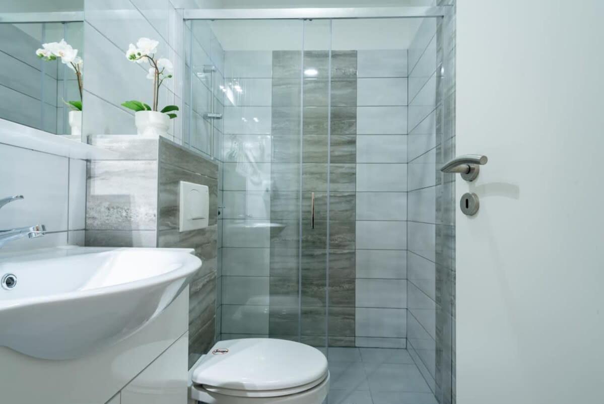 New Comfy Studio At Convenient Location Budapest Esterno foto